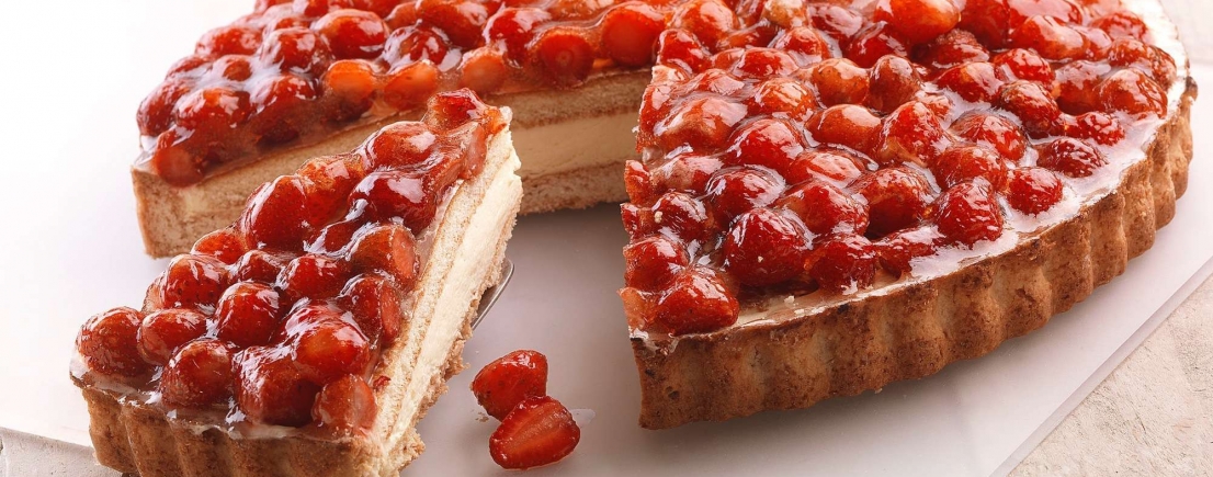 Bindi Wild Strawberry Cake - Precut 