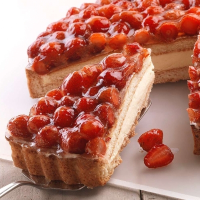 Bindi Wild Strawberry Cake - Precut